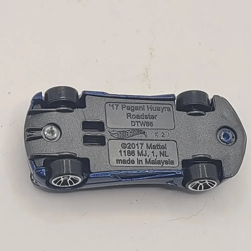 Hot Wheels ‘17 Pagani Huayra Roadster #290 HW '17 Exotics 4/10 Blue Loose